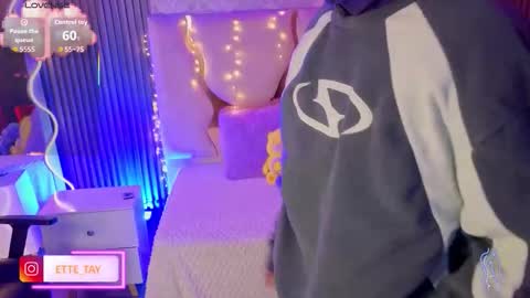 ette online show from March 8, 3:32 am