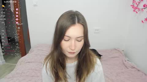 Veronica Tiia Lilith left to right online show from March 12, 11:19 pm