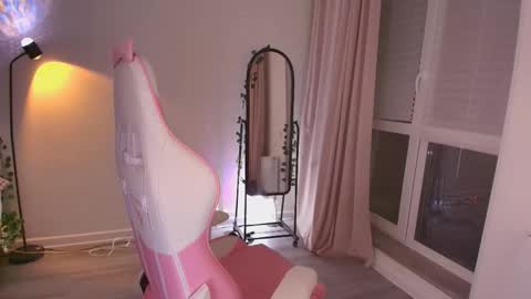 Eva Davis online show from January 8, 2:39 am