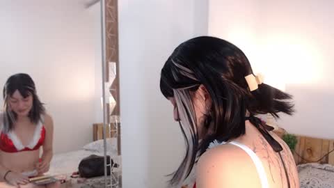 E V A online show from December 6, 7:39 pm