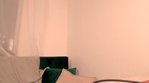 Snapshot of eva_sunshine_blueeyes chatting on October 23, 9:15 pm Eva Sunshine Blue Eyes online show from October 23, 9:15 pm