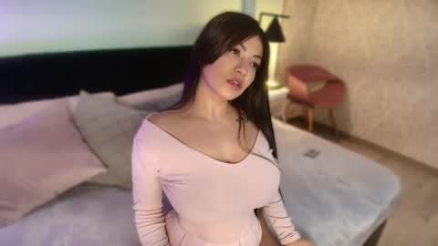 Snapshot of evaa_stevens chatting on October 16, 1:22 pm julieth online show from October 16, 1:22 pm