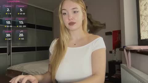 evacarter1 online show from October 8, 11:05 am