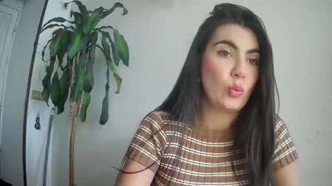 evacollins12 online show from February 23, 8:33 pm