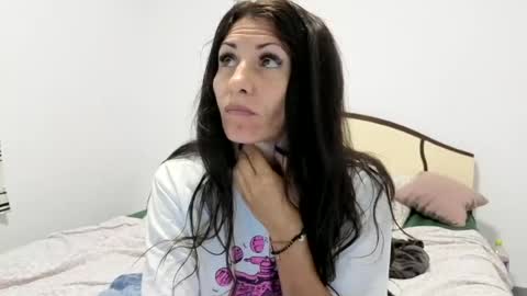 hornycrissyyourlove online show from July 17, 3:30 am