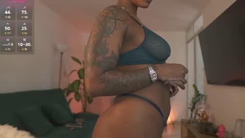 evajacksss_ online show from June 25, 7:08 pm