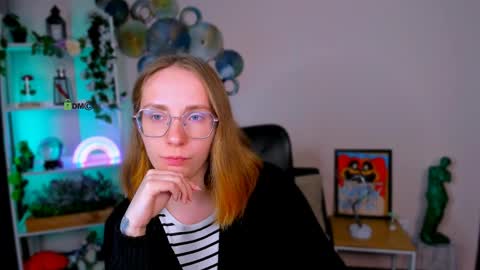 evalora online show from April 22, 7:32 pm