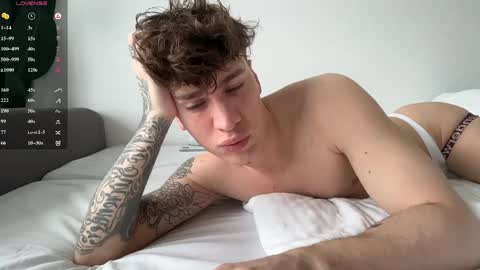 evan_white_ online show from May 7, 7:48 am