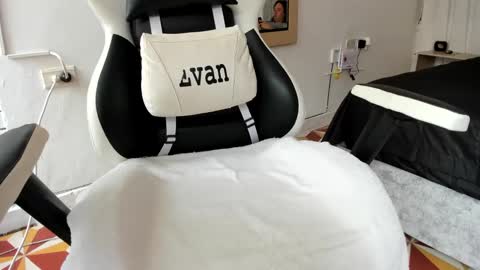 Evan online show from March 8, 3:35 pm