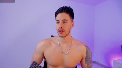 E V A N S online show from October 4, 8:39 pm