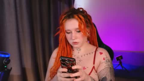 Snapshot of evaredmooon chatting on September 11, 10:16 am Moon online show from September 11, 10:16 am