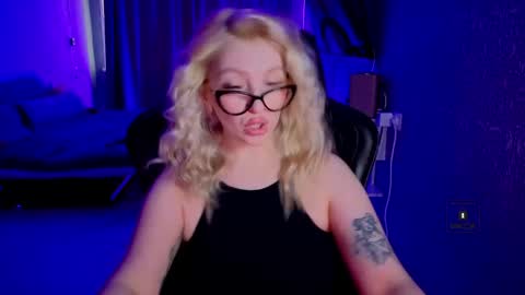 evavibe online show from April 13, 7:23 am