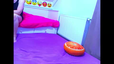 EVEANDMAX online show from April 2, 7:10 pm