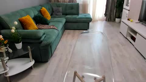 eveeevian online show from September 21, 9:46 am