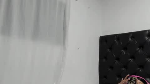 evelin26  online show from April 25, 3:08 am