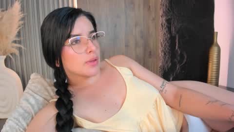 E V E L I N online show from February 20, 6:48 am