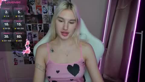 Evelina online show from November 18, 1:19 am