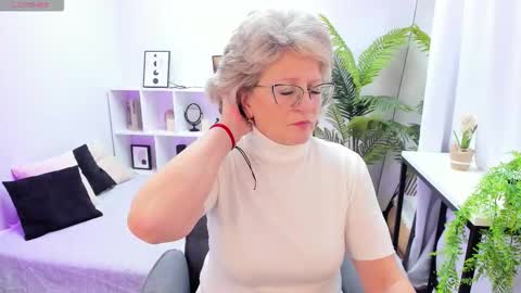 Evelyn online show from October 27, 5:07 am