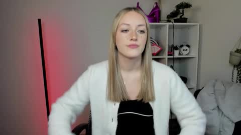 evelynblond online show from March 12, 1:48 pm