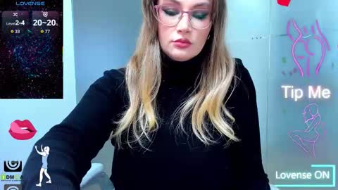 evelyne_rose online show from December 16, 6:42 am