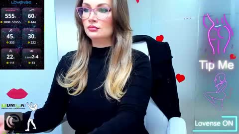 evelyne_rose online show from April 15, 5:22 am