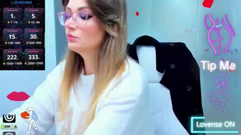 evelyne_rose online show from December 2, 5:48 am