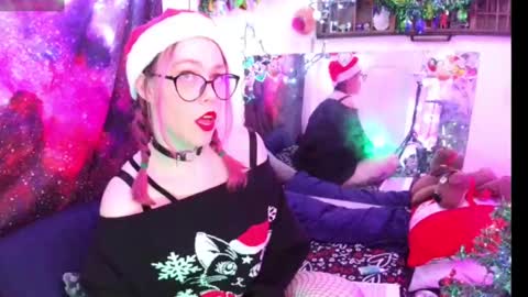 Evie online show from December 22, 6:49 am