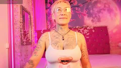 everlyn_sexx online show from February 26, 9:07 pm