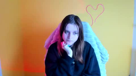 Evie online show from November 14, 6:37 am