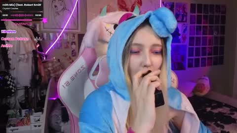 Evie online show from March 7, 8:22 pm