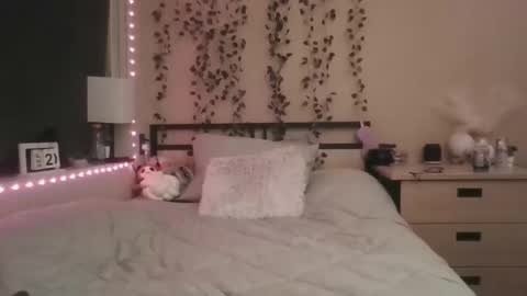 eviesins_xo online show from November 4, 4:58 am