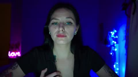 ewelynscott online show from December 20, 4:47 pm