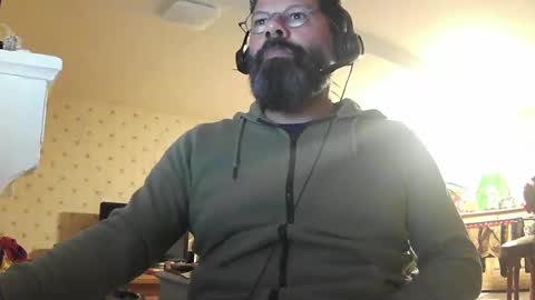 Gio online show from December 5, 8:49 pm