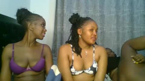 exotic_cutiee online show from April 21, 1:42 am