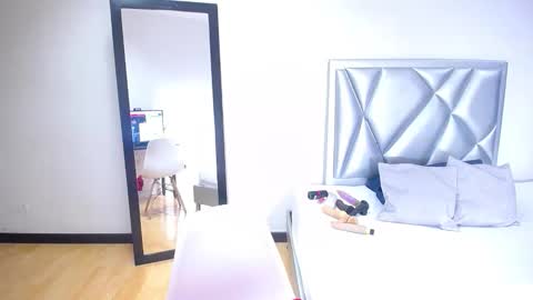 Snapshot of exotic_karmella chatting on October 11, 10:35 pm exotic_karmella online show from October 11, 10:35 pm