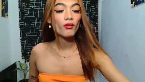 jenny  Laiza online show from November 8, 10:40 am