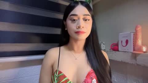 Snapshot of expensivets_chloe chatting on October 29, 9:37 pm chloee online show from October 29, 9:37 pm