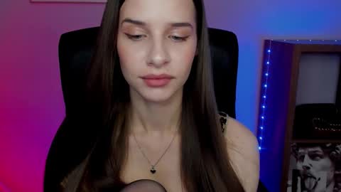 Maya online show from November 24, 7:40 am