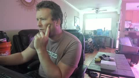 Hungwun online show from December 18, 3:00 pm