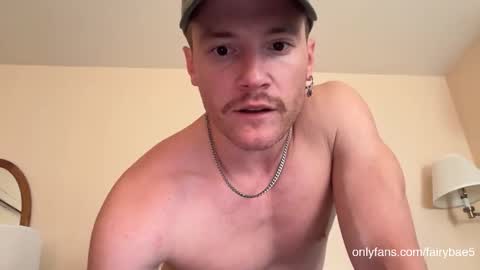 Snapshot of fairybae5 chatting on October 30, 12:44 am Travis online show from October 30, 12:44 am