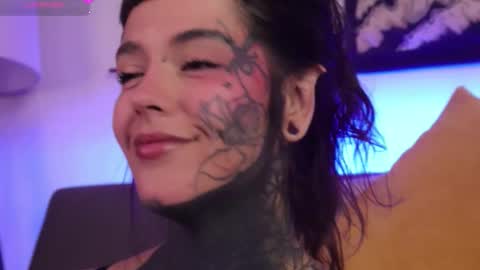 Snapshot of fairyflexxx chatting on October 22, 11:01 am Fairy online show from October 22, 11:01 am