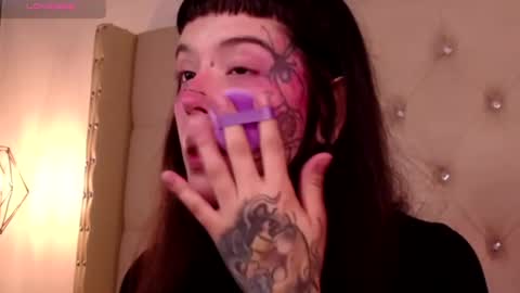 Snapshot of fairyflexxx chatting on December 22, 8:27 am Fairy online show from December 22, 8:27 am