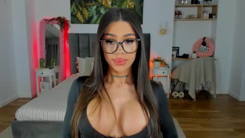 Jennifer online show from November 17, 8:22 pm