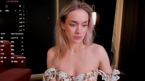 fancyamelia online show from September 18, 8:46 pm