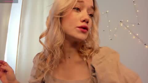 fancyamelia online show from September 21, 12:20 pm