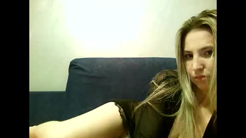 fancyrossie online show from April 21, 9:55 pm