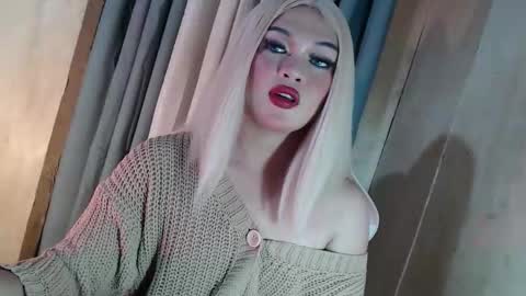 DANIELLA - DONT FORGET TO GIVE ME A THUMBSU UP online show from May 12, 5:38 am