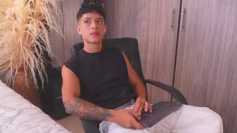 farid_jake_ online show from June 20, 4:24 pm