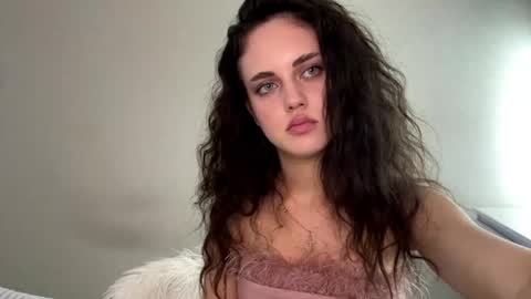 Mia online show from June 15, 4:43 pm