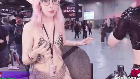 Snapshot of fatalgoth chatting on October 25, 10:32 pm  Lily  Waifu  online show from October 25, 10:32 pm